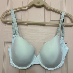 Victoria’s Secret size 34DD Underwire bra